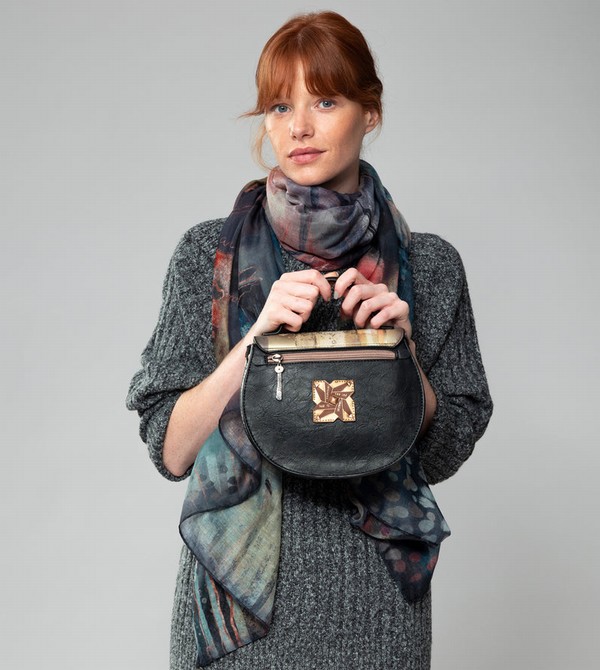 Anekke Shōen Oval With Flap Crossbody Táska | SPXK54862